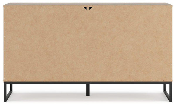 Deanlow Bedroom Package